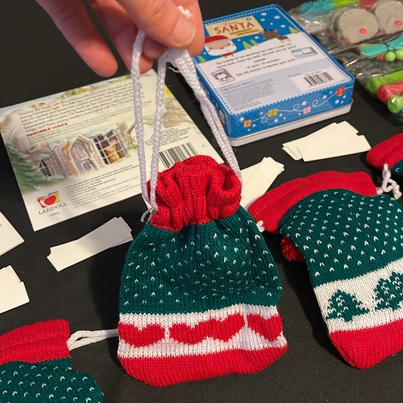 Christmas CD’s w/Read Along Books, Knit Gift Bags, Letters to Santa Kit & Tags - Picture 14 of 16